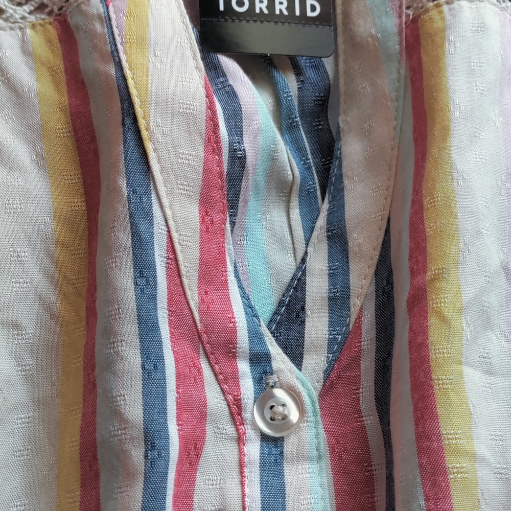 Torrid blouse. - Picture 4 of 6